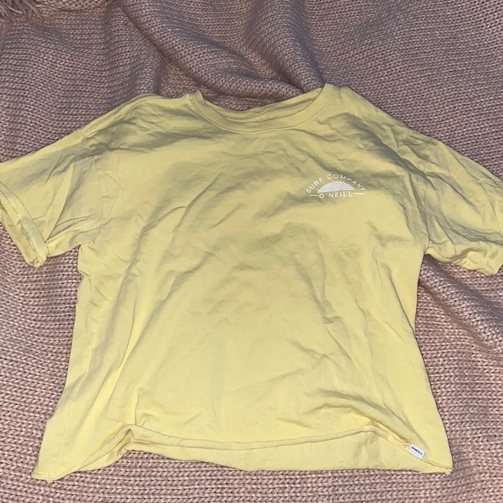 O’Neill cropped yellow tee